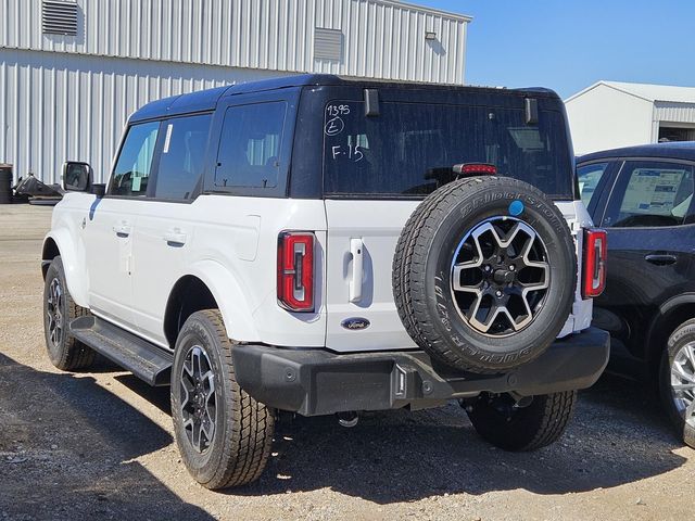 2025 Ford Bronco Outer Banks photo 3
