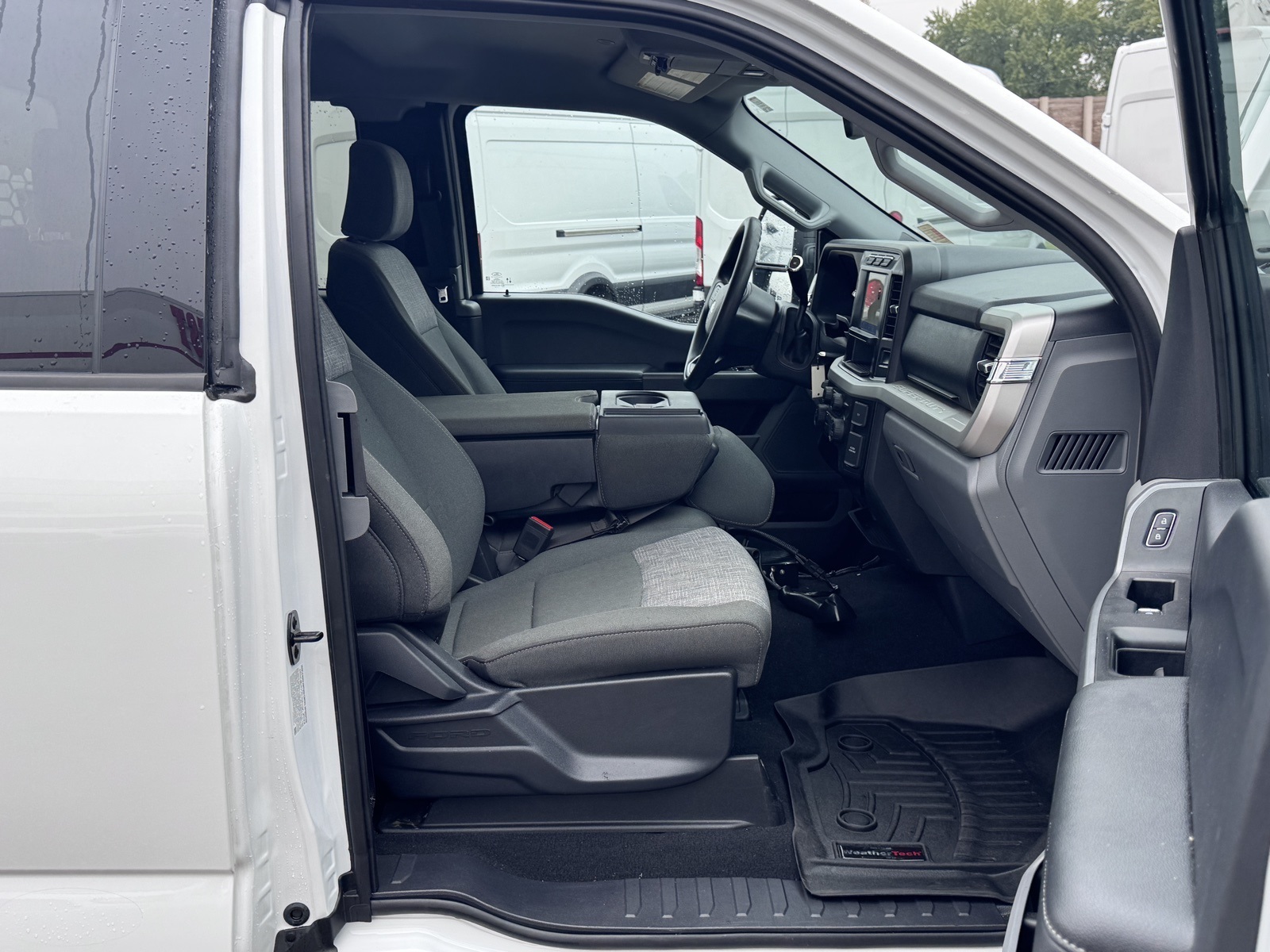 2023 Ford F-550 XLT photo 18