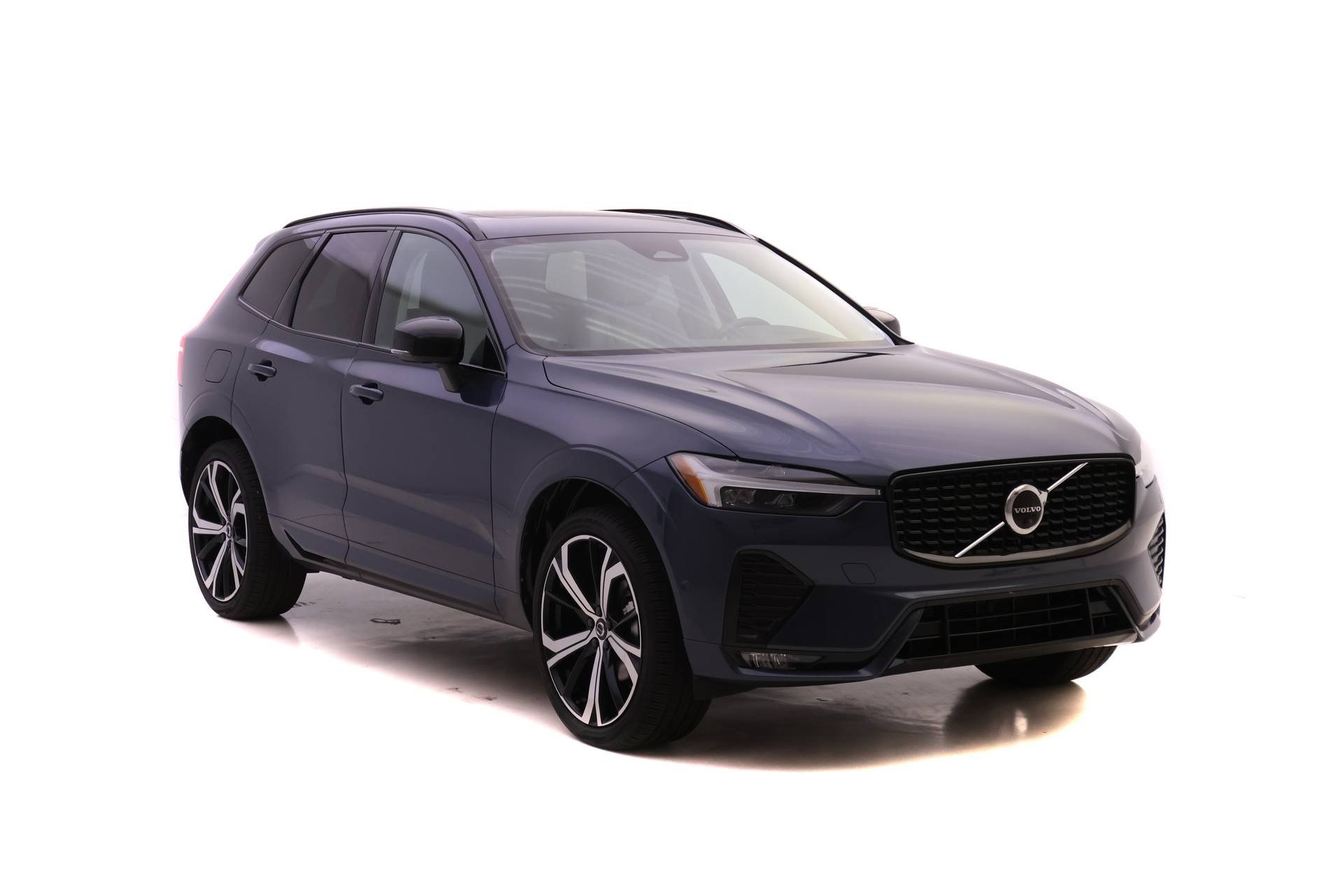 2023 Volvo XC60 B5 Ultimate photo 2