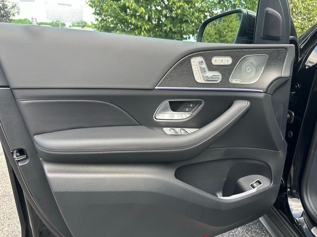 2025 Mercedes Benz GLS 450 4MATIC photo 10