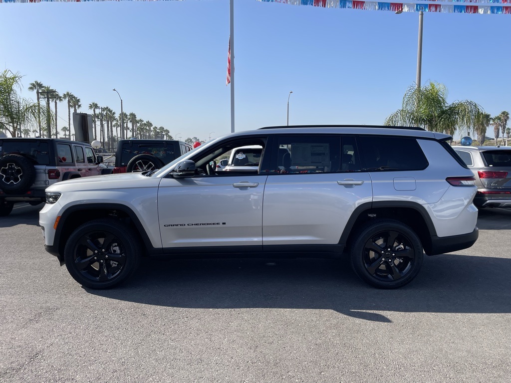 2025 Jeep Grand Cherokee Altitude X photo 3