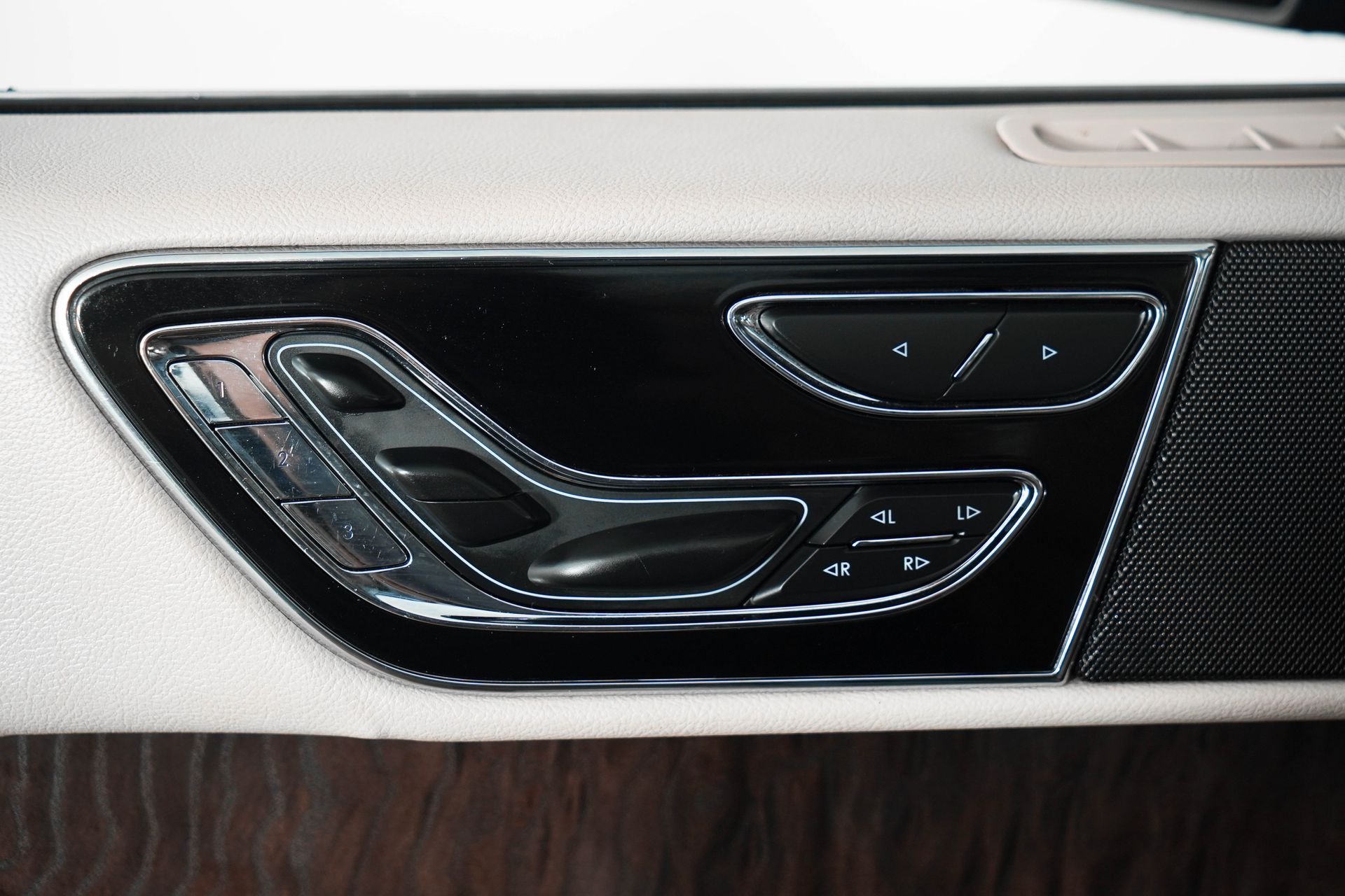 2018 Lincoln Navigator L Reserve photo 23