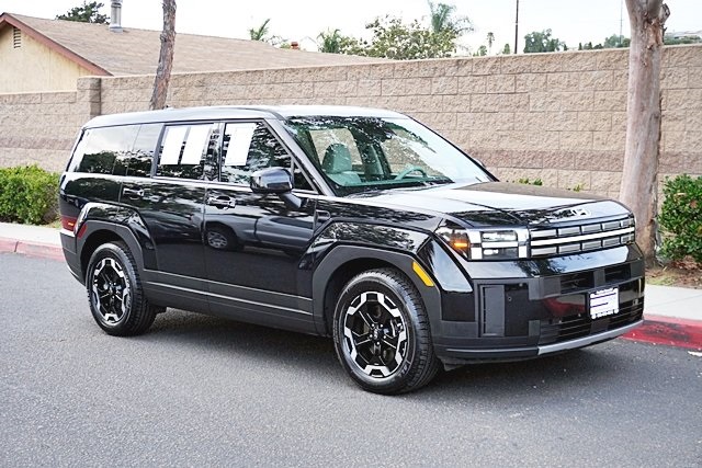 Used 2025 Black Hyundai SE image 5