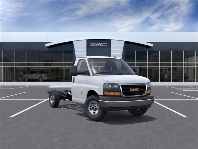 2025 GMC Savana Cutaway Work Van's photo
