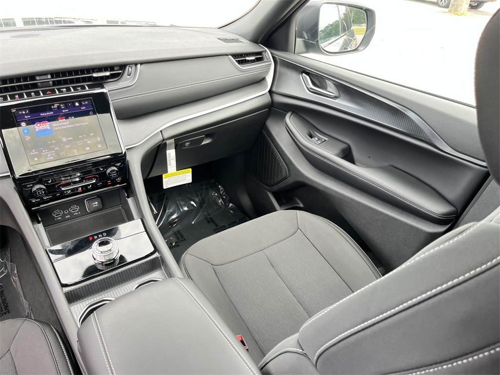 2025 Jeep Grand Cherokee Laredo X photo 24