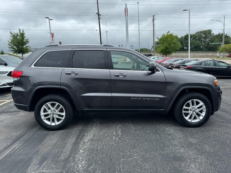 Used 2017 Jeep Grand Cherokee Laredo E with VIN 1C4RJFAGXHC882145 for sale in St. Peters, MO
