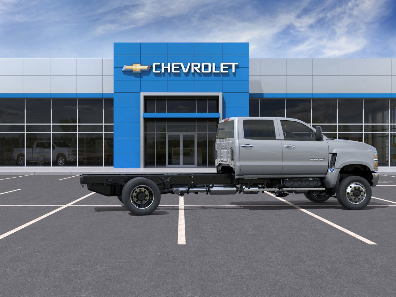 2025 Chevrolet Silverado 4500HD LT photo 4
