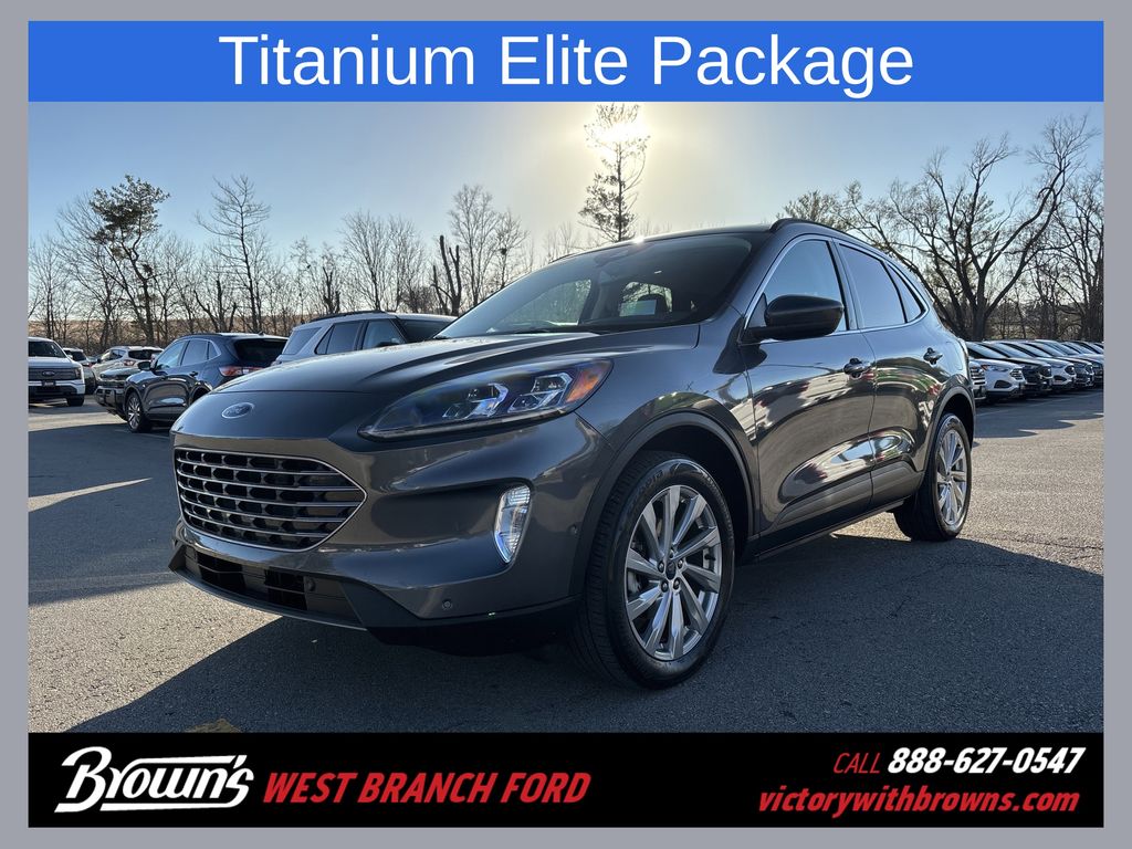 2022 Ford Escape Titanium's photo