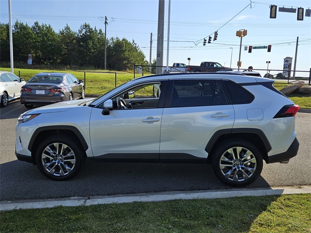 2023 Toyota RAV4 XLE Premium photo 4