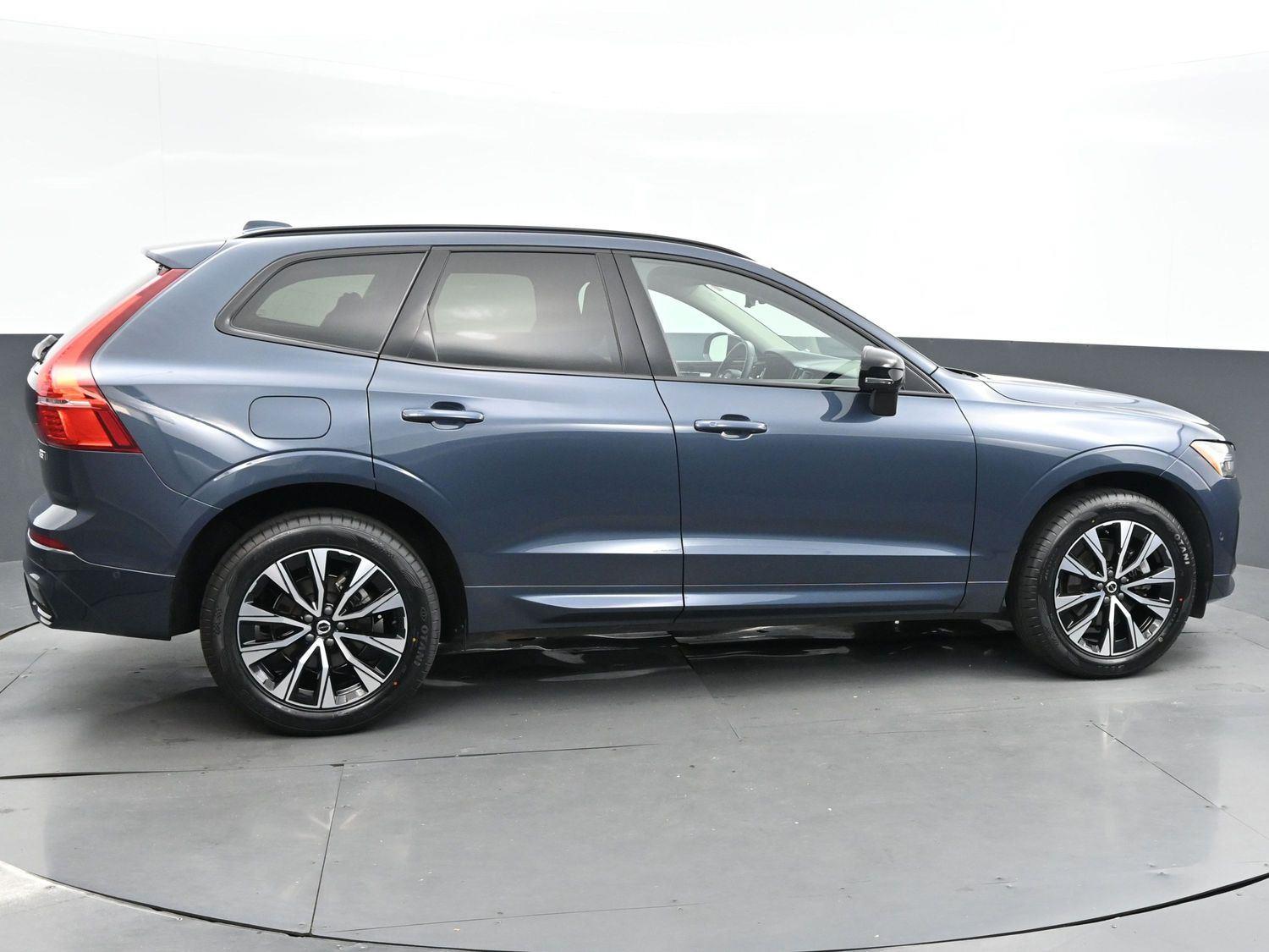 2024 Volvo XC60 Plus photo 8