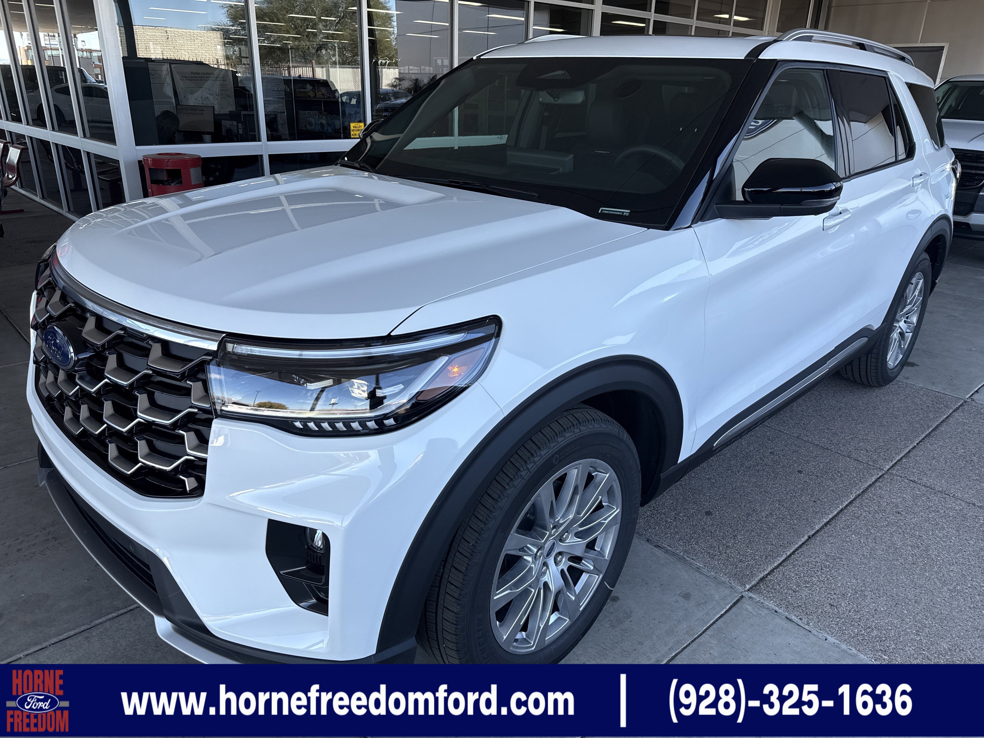 2026 Ford Explorer Platinum's photo