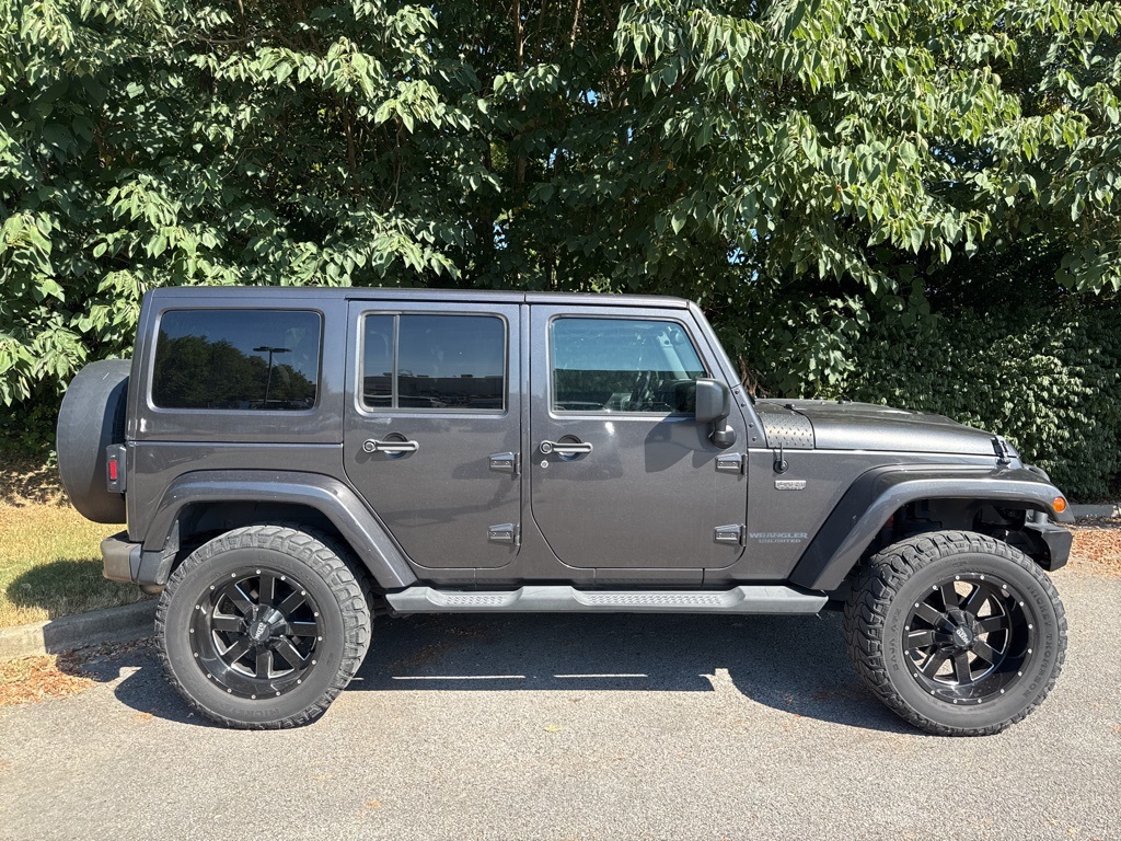 2017 Jeep Wrangler Unlimited Sahara photo 2