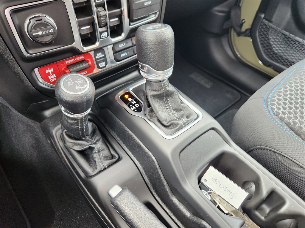 2025 Jeep Wrangler Rubicon 4xe photo 16
