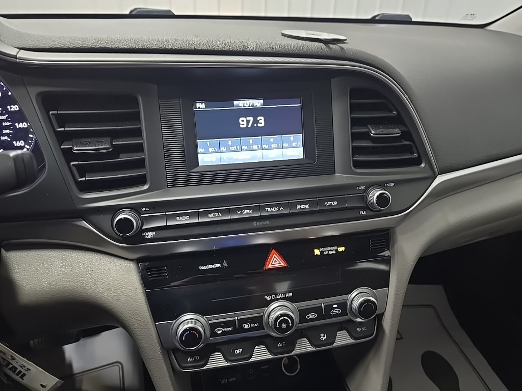 2020 Hyundai Elantra SE photo 23