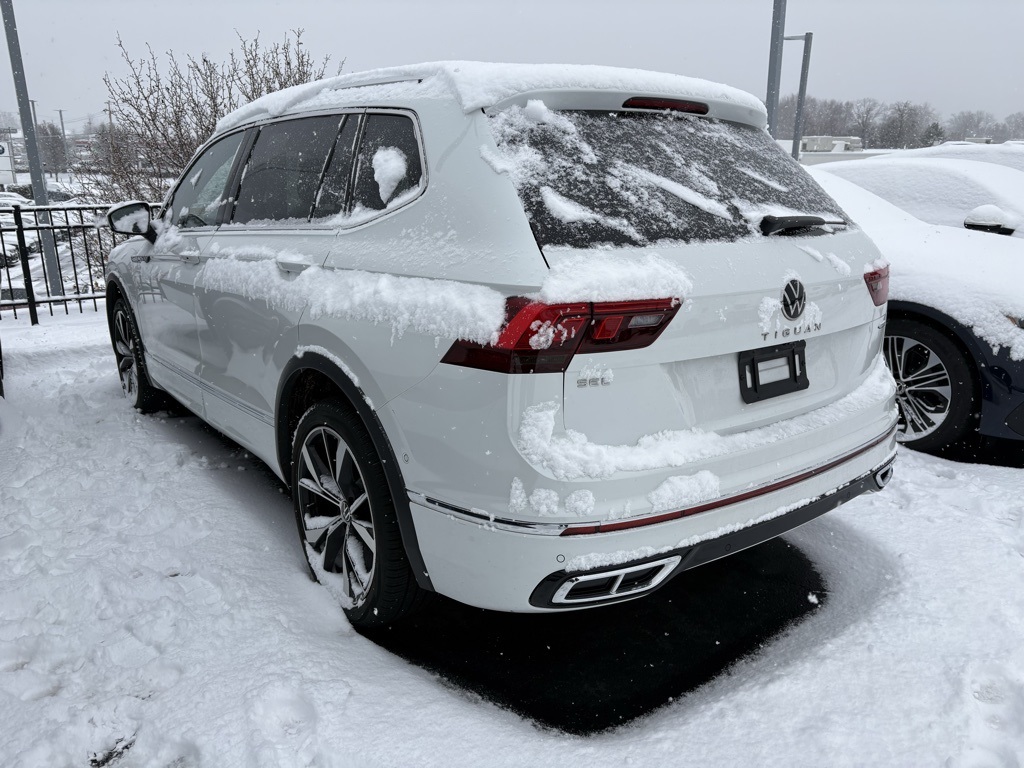 2023 Volkswagen Tiguan SEL R-Line Black photo 2