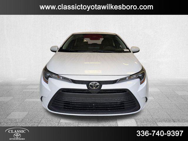 2025 Toyota Corolla LE photo 2