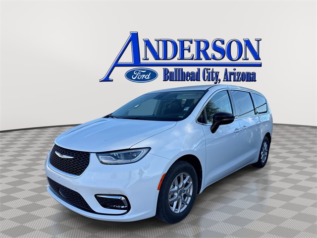 2024 Chrysler Pacifica Touring L's photo