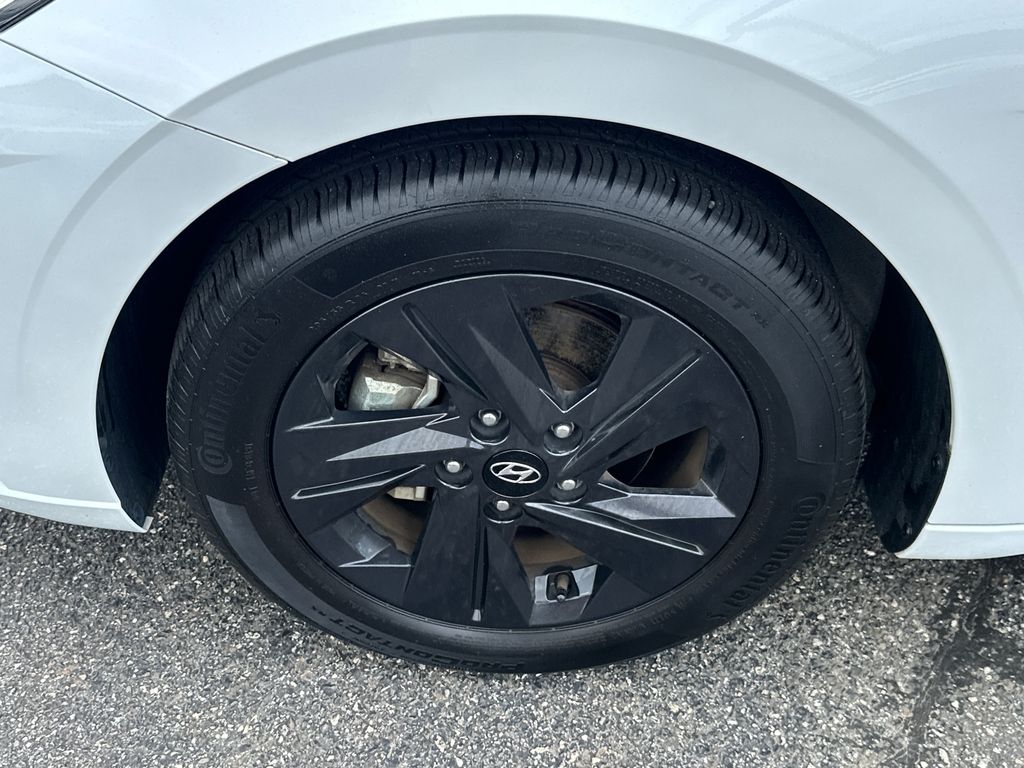 2023 Hyundai Elantra SEL photo 8