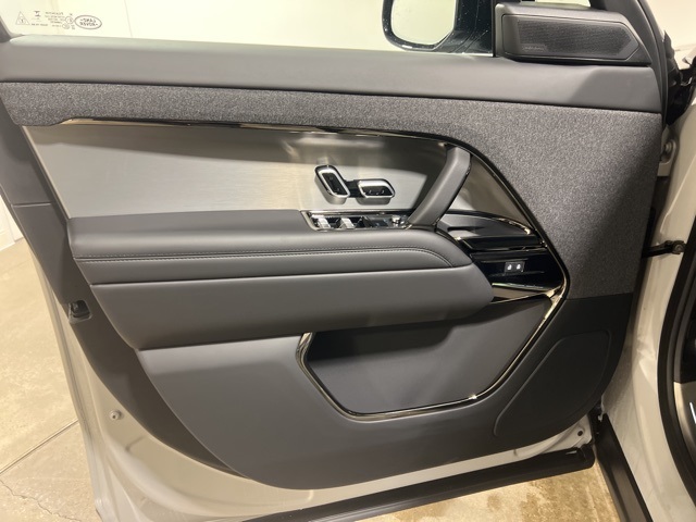 2025 Land Rover Range Rover Sport SE photo 8
