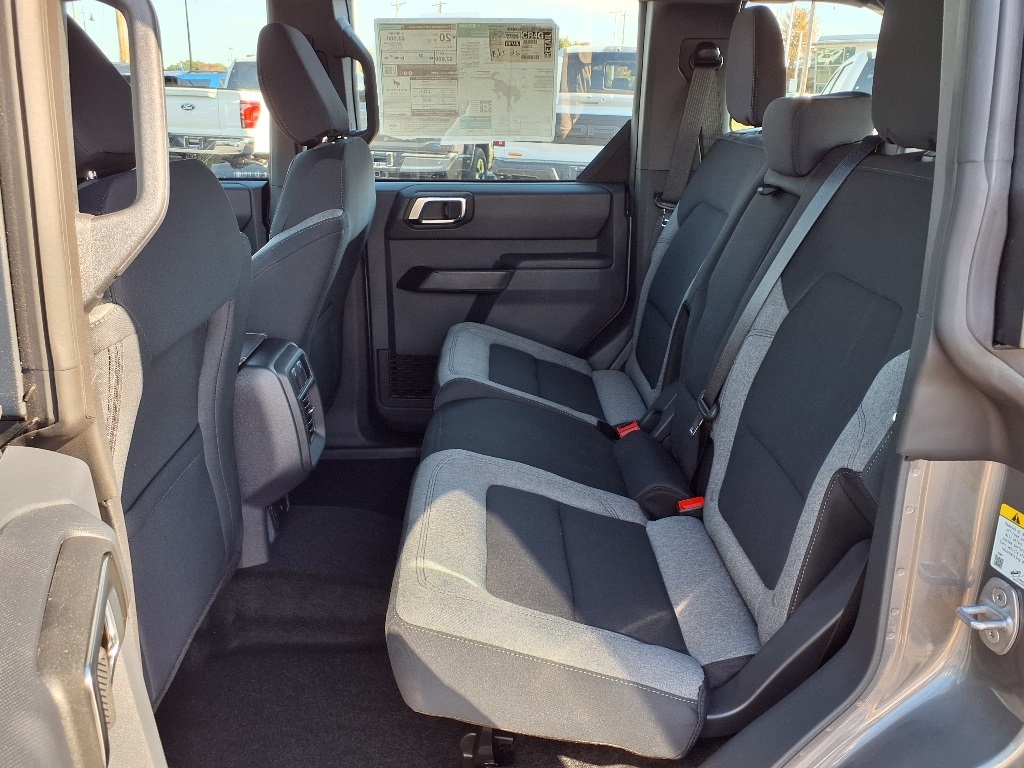 2025 Ford Bronco Base photo 7