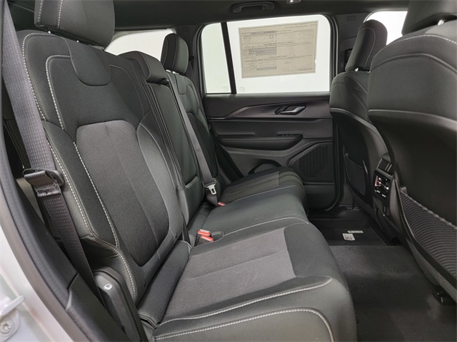 2025 Jeep Grand Cherokee Laredo X photo 14