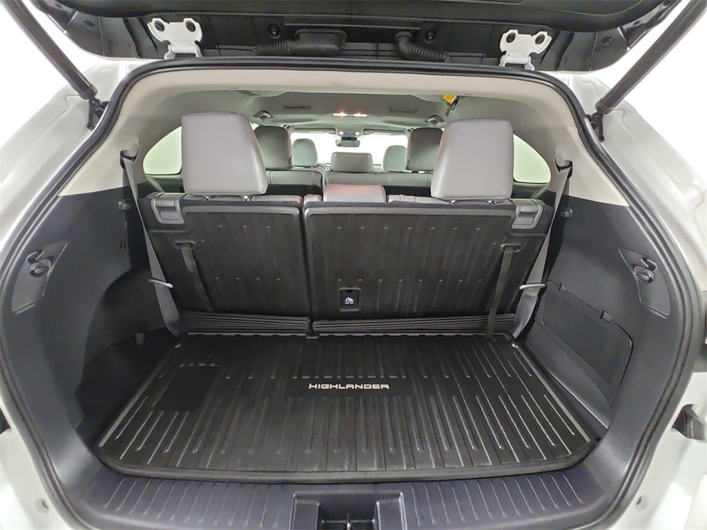 2022 Toyota Highlander XLE photo 17