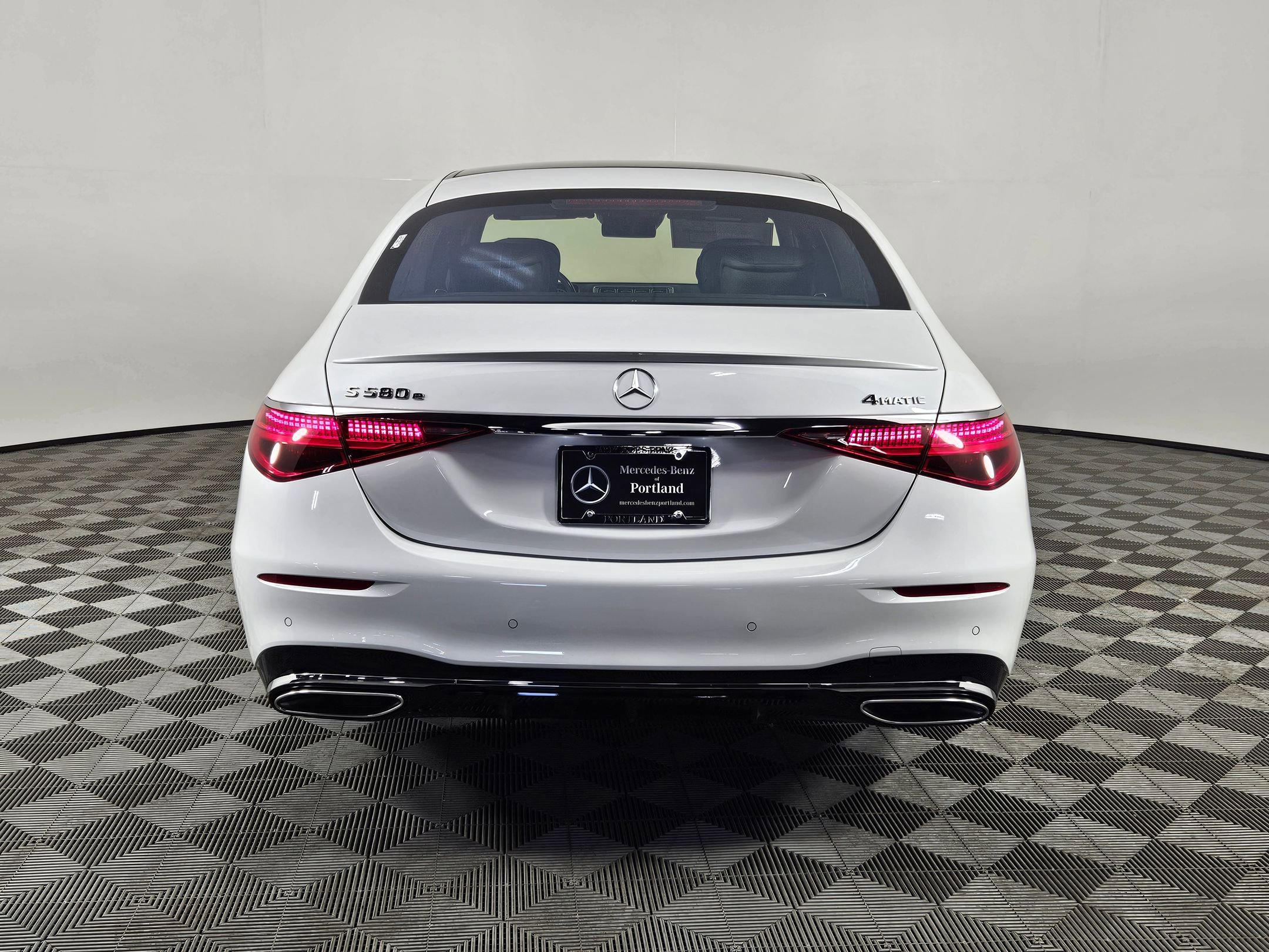 2025 Mercedes Benz S 580e 4MATIC photo 4
