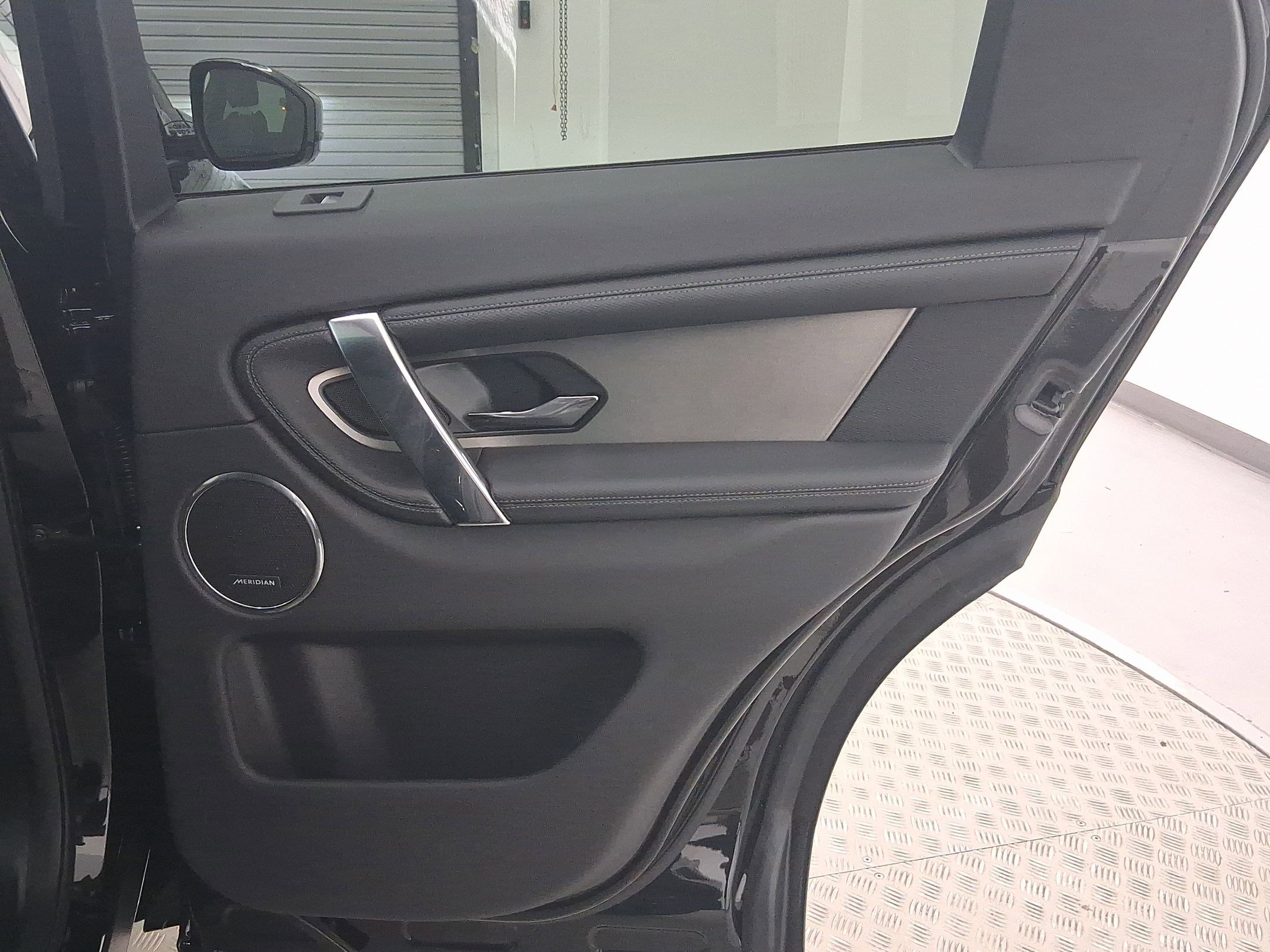 2025 Land Rover Discovery Sport Dynamic SE photo 28