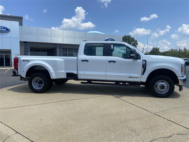 2025 Ford F-350 photo 2