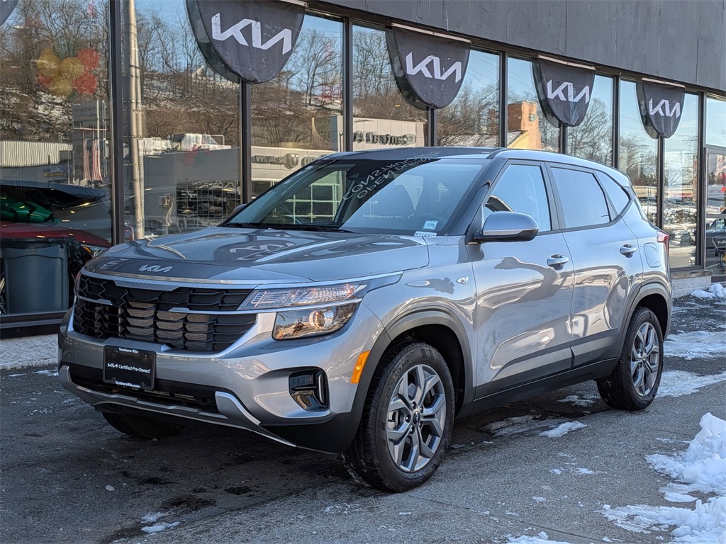 2025 Kia Seltos LX's photo