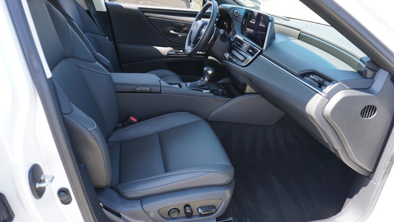 2023 Lexus ES 350 photo 13
