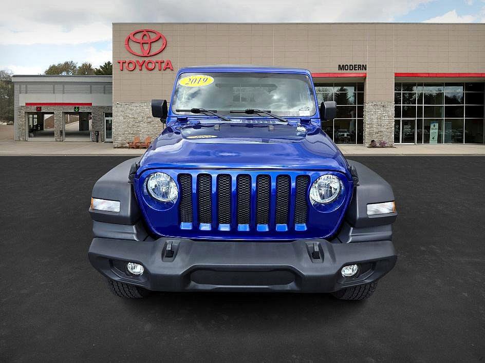 2019 Jeep Wrangler Sport S photo 2