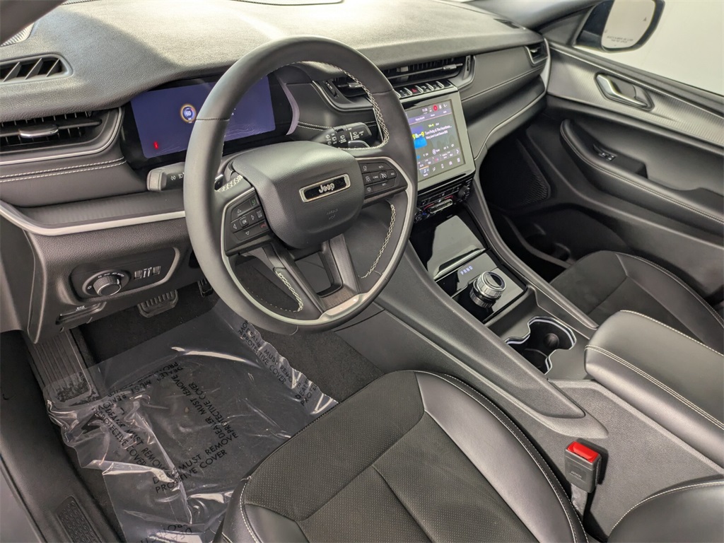 2023 Jeep Grand Cherokee Laredo Altitude photo 8