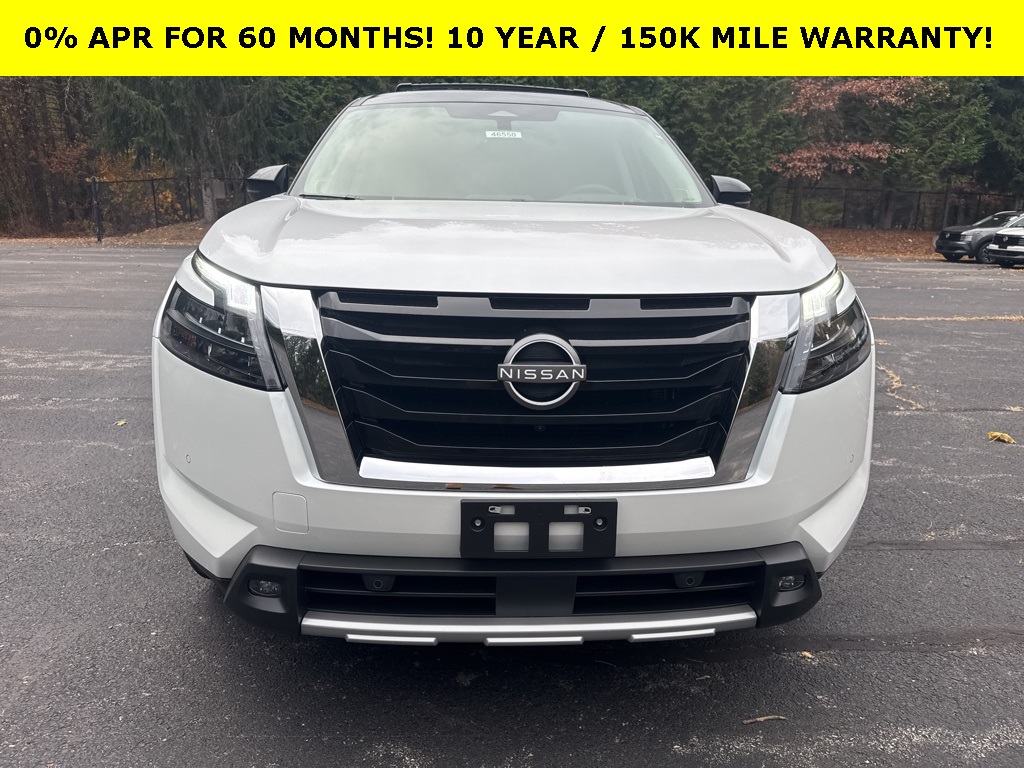 2025 Nissan Pathfinder Platinum photo 2