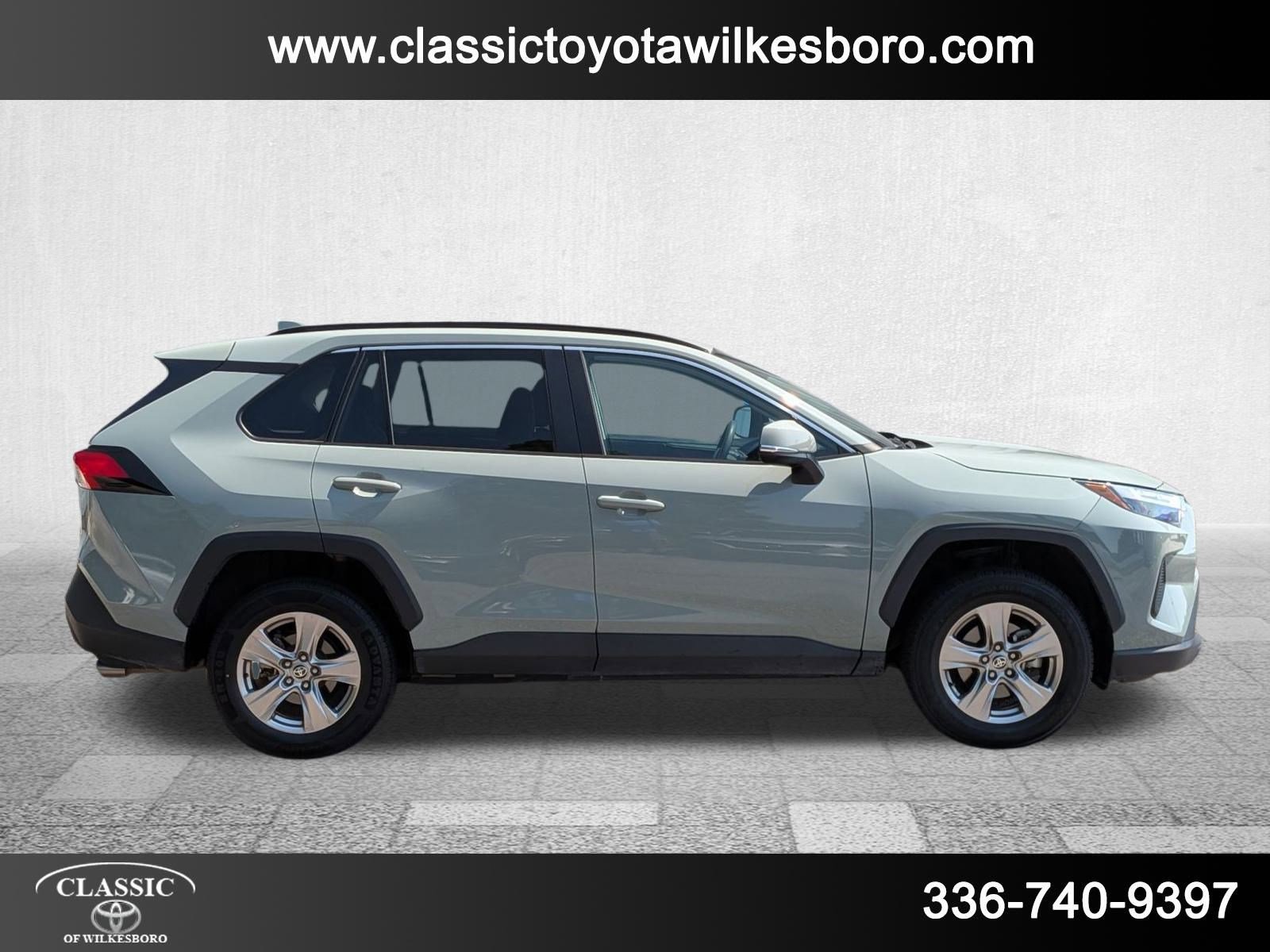 2023 Toyota RAV4 XLE photo 4