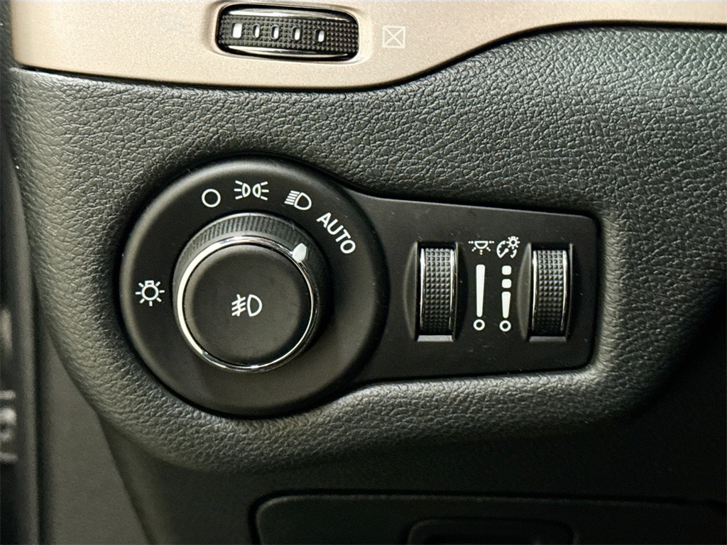 2016 Jeep Cherokee Limited photo 36