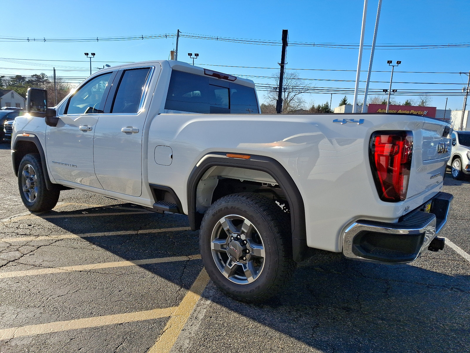 2025 Gmc Sierra 2500 HD SLE photo 3