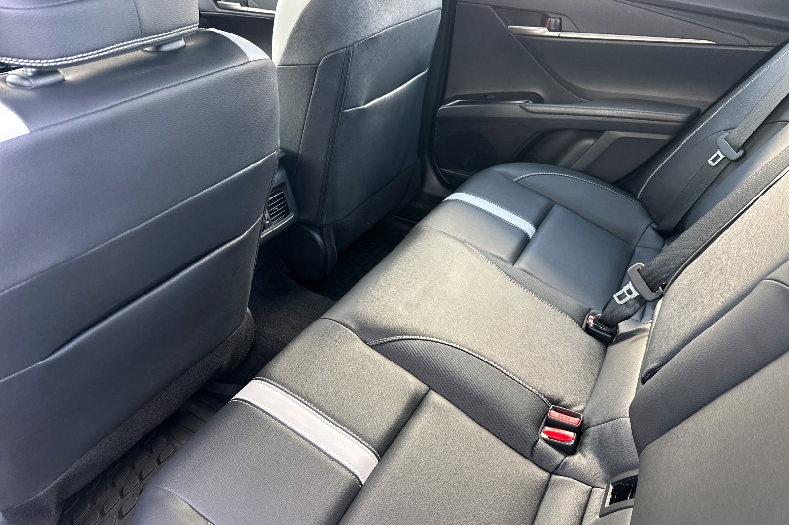 2025 Toyota Camry XSE photo 7
