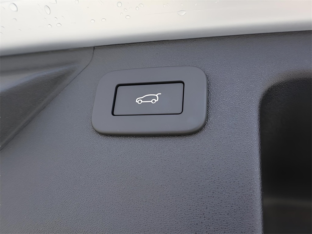 2025 Land Rover Discovery Sport SE photo 17