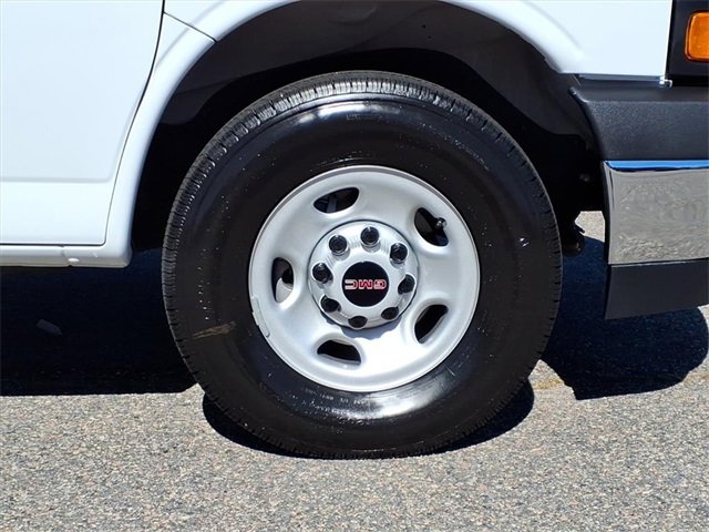 2025 Gmc Savana Cutaway 3500 photo 2