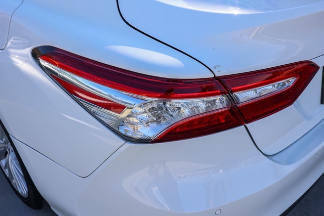 2018 Toyota Camry Hybrid XLE photo 5