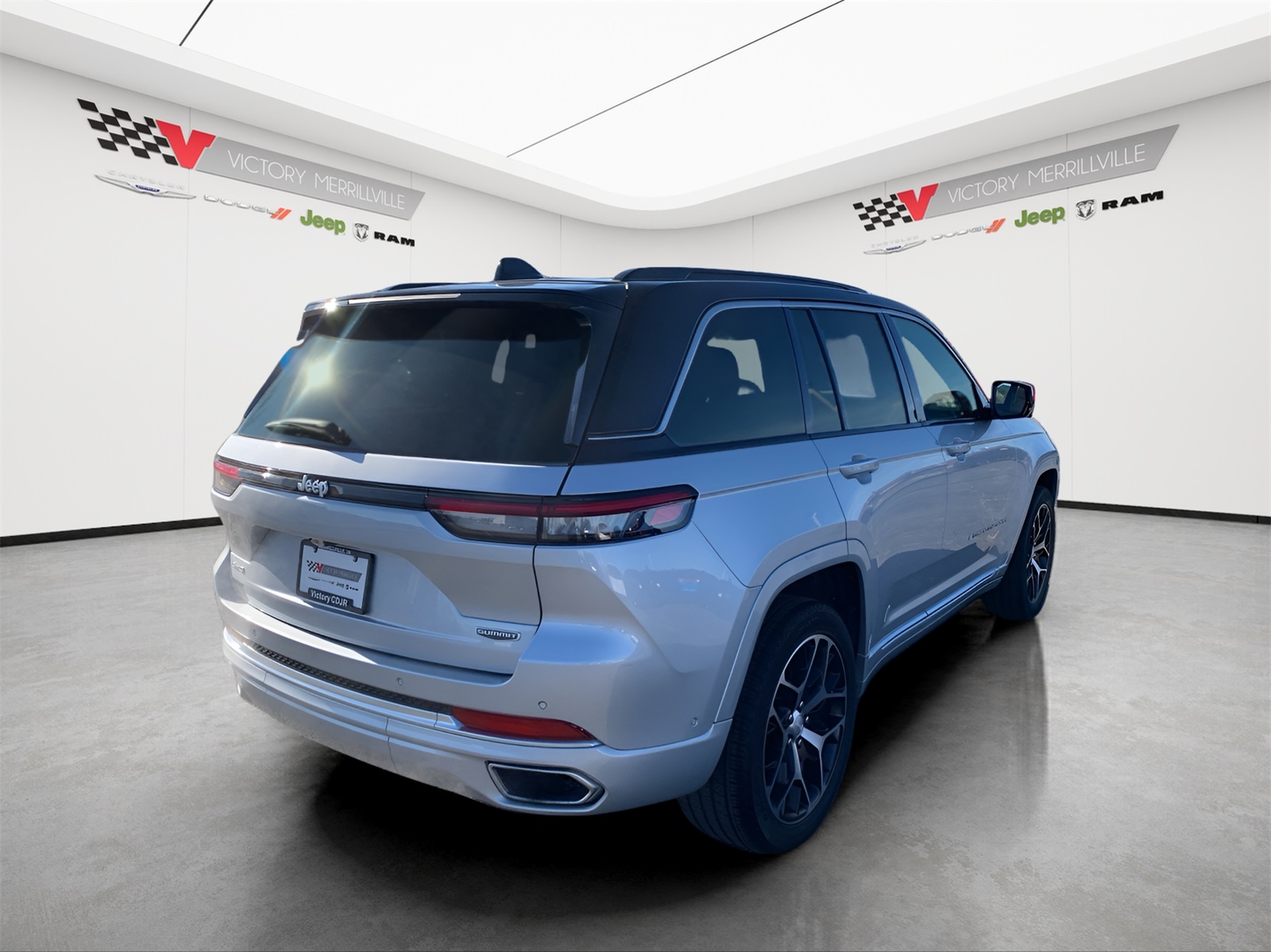 2024 Jeep Grand Cherokee Summit photo 4