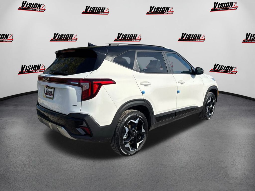 2025 Kia Seltos S photo 3