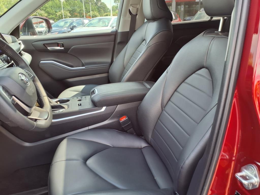 2024 Toyota Highlander XLE photo 14