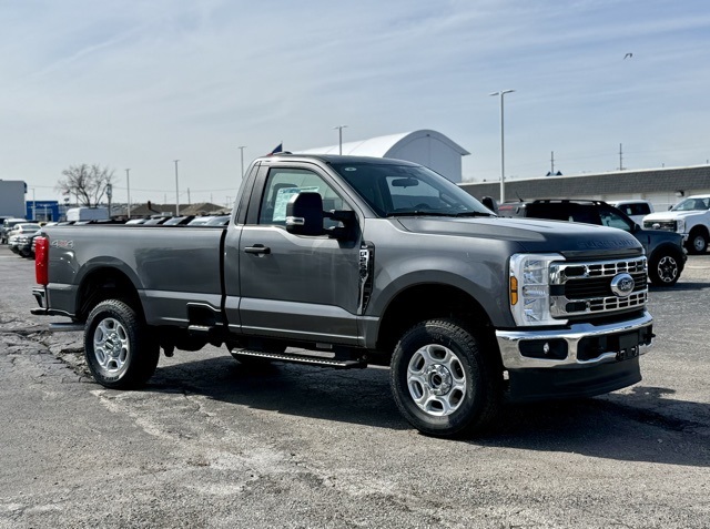 2025 Ford F-250 XLT photo 2