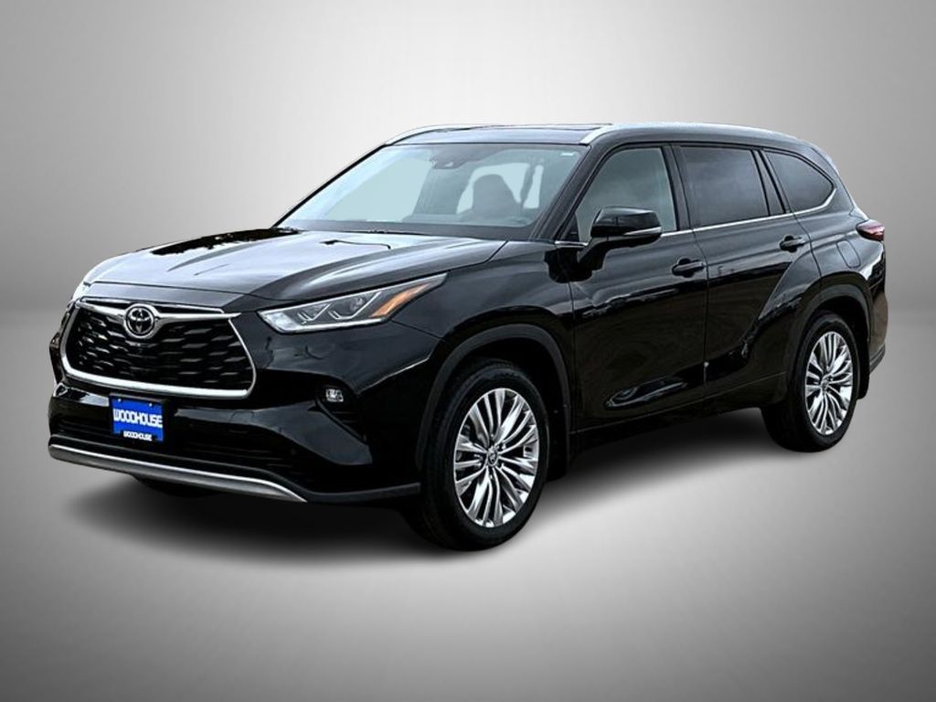 2026 Toyota Highlander Platinum's photo