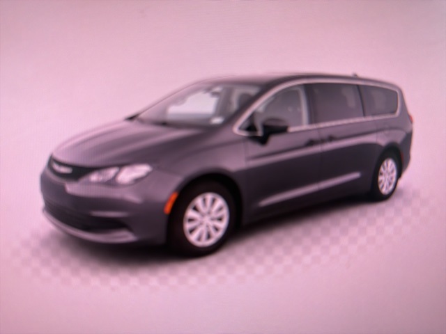 2021 Chrysler Pacifica Touring's photo