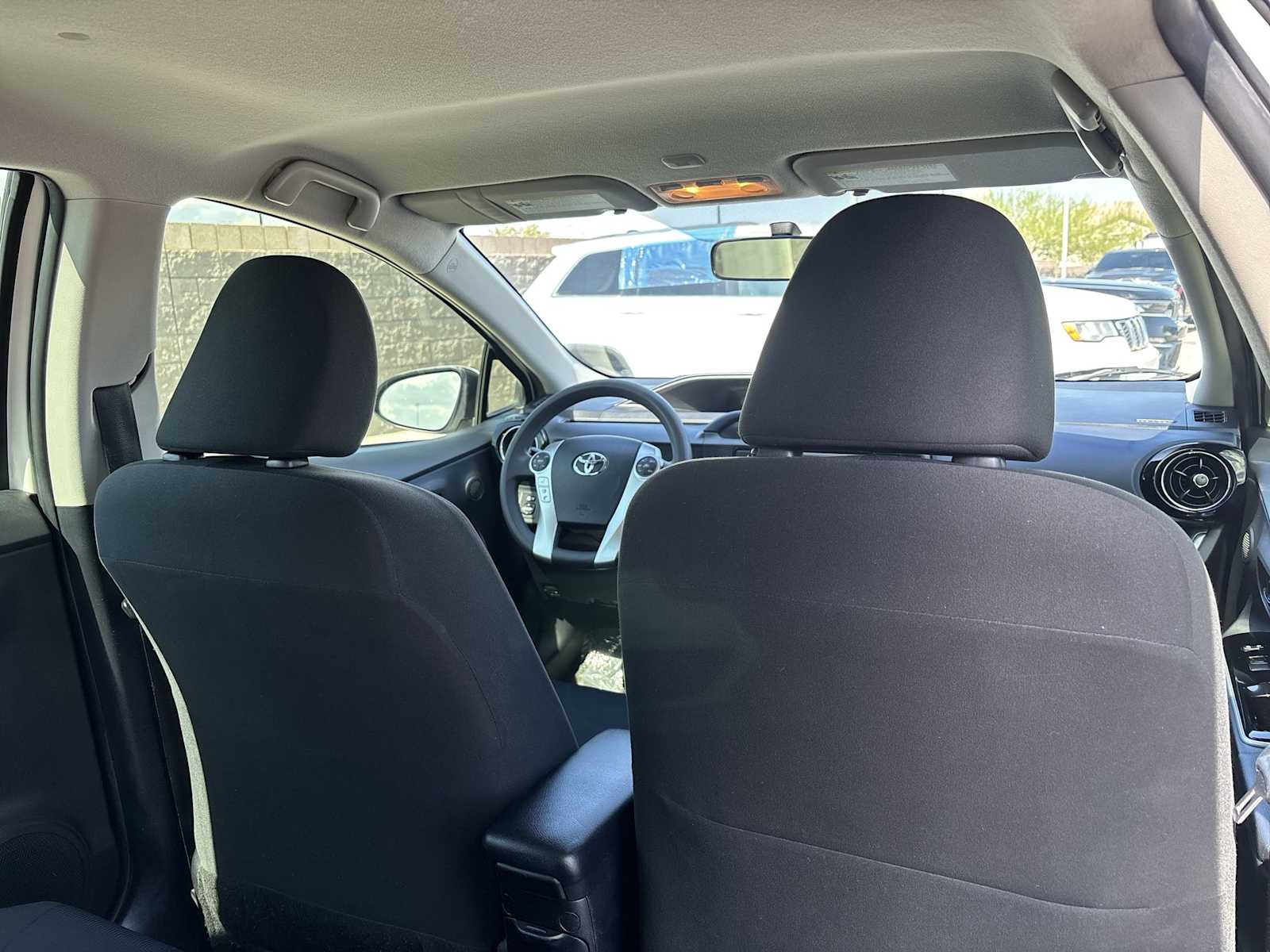 2015 Toyota Prius Four photo 15