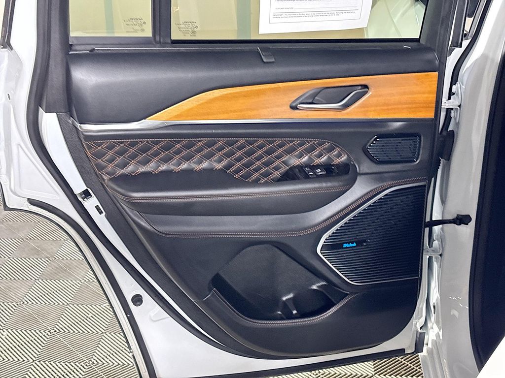 2022 Jeep Grand Cherokee Summit photo 13