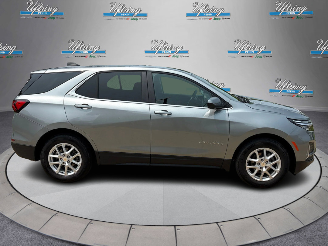 2024 Chevrolet Equinox LT photo 2